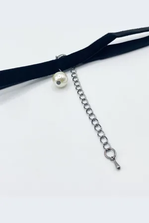 SVNX Womens Faux Velvet Choker Necklace With Pearl Charm - One Size