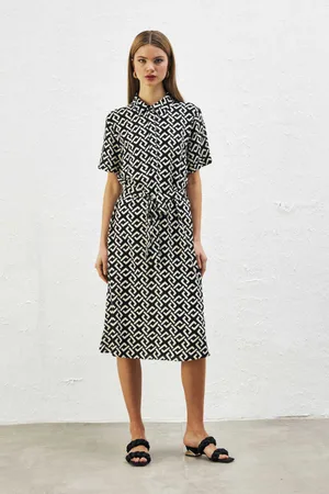 Gusto Womens Logo Pattern Dress in - Size Small
