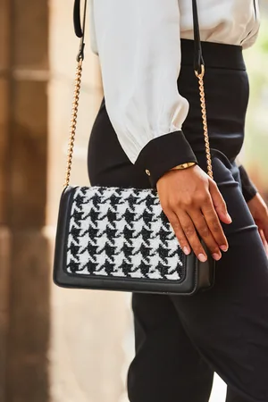 Sosandar Womens Dogtooth Trim Chain Detail Cross Body Bag Faux Leather - One Size
