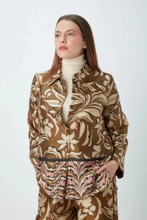Gusto Womens Printed Satin Shirt in - Size Medium