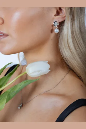 SVNX Womens Flower Drop Pearl Earrings in - One Size