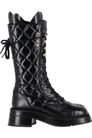 CHANEL Pre-owned Womens Shiny Quilted Chain Lace Up Combat Long Boots in Calfskin Leather - Size 37.5 EU/IT