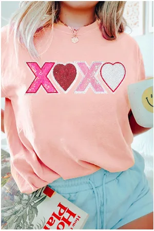 Azura Exchange Womens Sequin Heart XOXO Patched Graphic Valentines T Shirt - Size 3XL