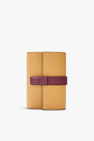Loewe Womens Vertical Small Logo-Embossed Leather Wallet