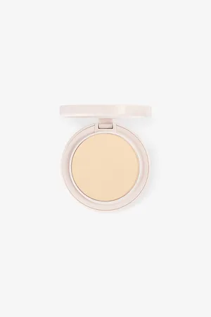 Kylie BY Kylie Jenner Natural Blur Powder Foundation 10g