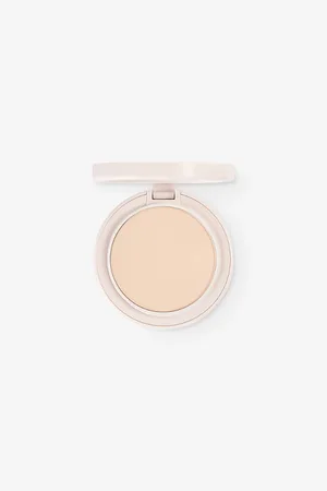 Kylie BY Kylie Jenner Natural Blur Powder Foundation 10g