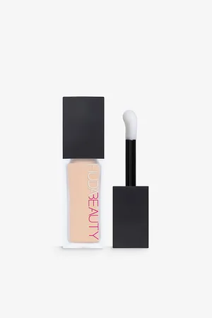 HUDA BEAUTY Fauxfilter Luminous Matte Liquid Concealer 9ml