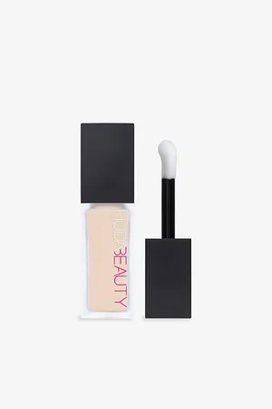 HUDA BEAUTY Fauxfilter Luminous Matte Liquid Concealer 9ml