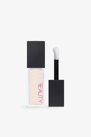 HUDA BEAUTY Fauxfilter Luminous Matte Liquid Concealer 9ml
