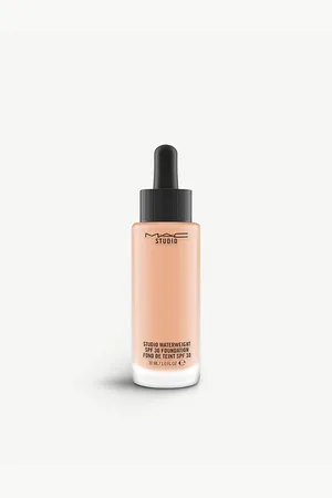 Mac Studio Waterweight SPF 30 Foundation