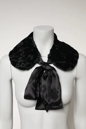 Dolce & Gabbana Lamb Fur Women Neck Warmer Winter Scarf - IT40|S
