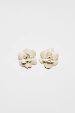 Stradivarius Contrast metal flower earrings OS