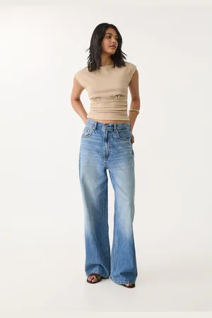Stradivarius Creased T-shirt with cap sleeves L