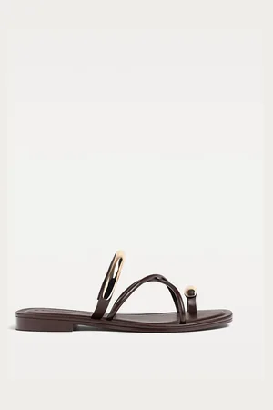 Stradivarius Flat sandals with metal detail 8