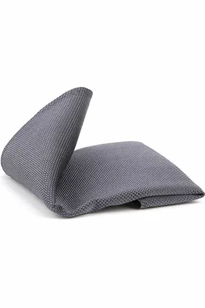 Suitable Pocket Square