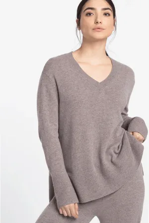 Kinross Cashmere High Low Seamed Vee Jumper In Seal - L