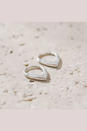 Aquila - Mazunte V Point Huggie Earrings