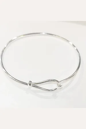 Annie Mundy Bangle Clip Shut Design