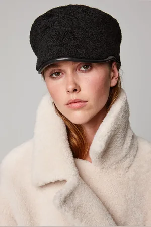 GUSHLOW & COLE Leather Trimmed Shearling/sheepskin Cap
