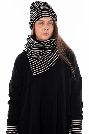 Mama B Kaki Soft Fleece Beanie / Cloche Hat In And White Stripe - One Size