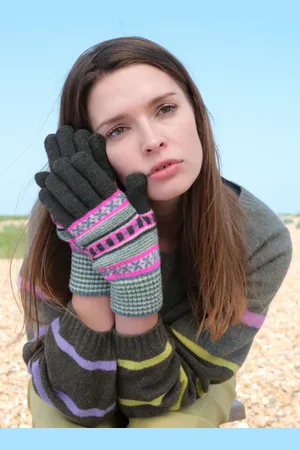 QUINTON & CHADWICK Cochineal Dot & Cross Gloves - Os