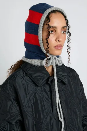 Damson Madder Hood In Red & Navy With Grey Tie