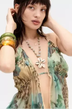 Urban Outfitters UO Bead Shell Flower Choker Necklace
