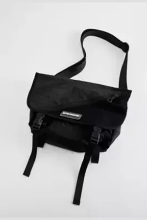 iets frans... Iets frans. Sport Messenger Bag