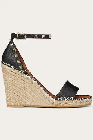 VALENTINO GARAVANI DOUBLE ROCKSTUD GRAINY CALFSKIN WEDGE SANDAL 105 MM Woman 34