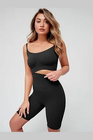 Very Shape Enhancing Seamless Mid Thigh Short