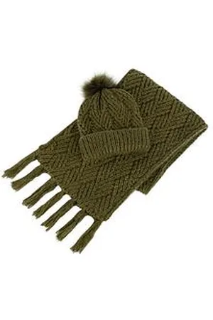 Totes Knitted Hat And Scarf Set