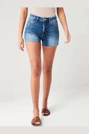 Very Mom Distressed Raw Hem Shorts - Midi Wash
