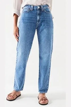 Very Mid Rise Relaxed Jeans