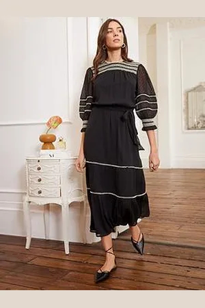 Love & Roses Contrast Stitch Tiered Midi Dress