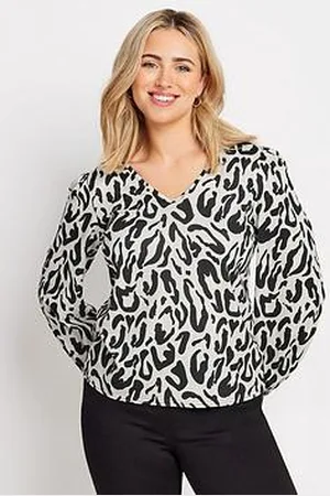 M&Co Animal V Neck Top