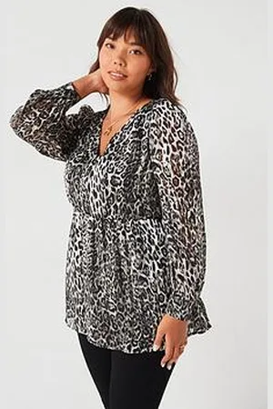 Very Plisse Animal V-Neck Balloon Blouse