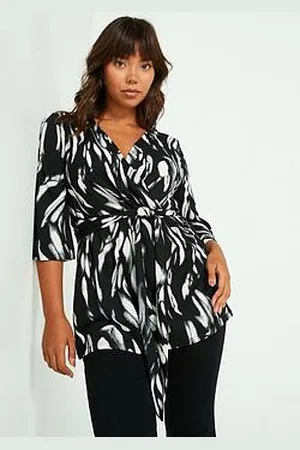 Very Stretch Textured Wrap Top