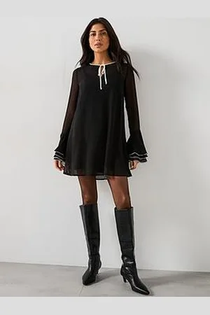 Very Contrast Ruffle Shift Mini Dress