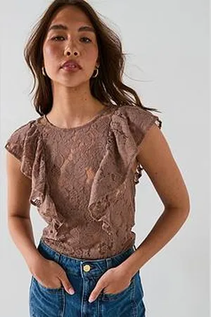 Very Lace Ruffle Front Top