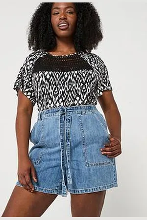 Very Crochet Trim Banded Hem Top - Monochrome