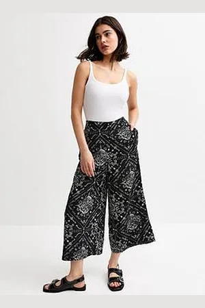 New Look Bandana Print Crop Trousers