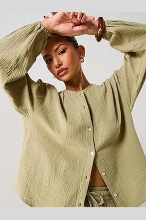 Very Notch Neck Crinkle Blouse