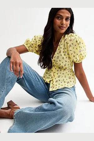 New Look Crepe Ditsy Print Button Front Milkmaid Top