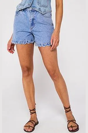Very Scalloped Hem Denim Shorts - Mid Wash