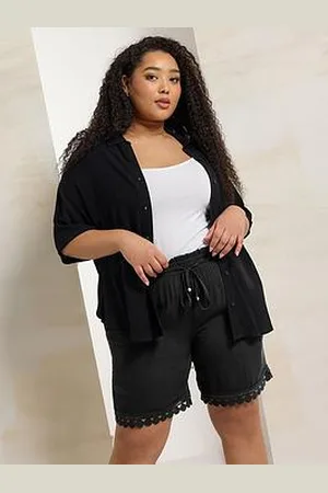 Yours Curve Trim Hem Crinkle Short