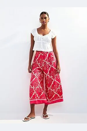 New Look Floral Border Print Crop