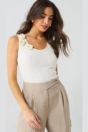 Very 3D Flower Crochet Vest