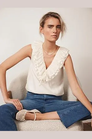 mint&berry Cream Ruffle Front Top