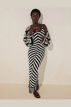 Very Scoop Neck Knitted Tassel Chevron Dress - Mono