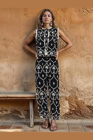 Devotion Twins Canny Tie Front Sleeveless Shirt